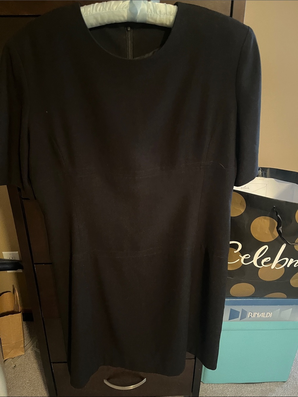 Elegant Black Short-Sleeve Shift Dress